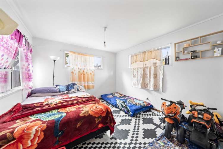 121A & 123 Russell Road Manurewa_13