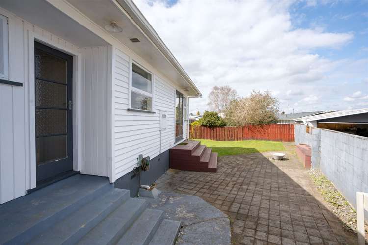 9 Rosalind Street Deanwell_17