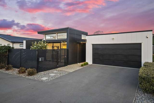 Modern Comfort - Must Sell Now!