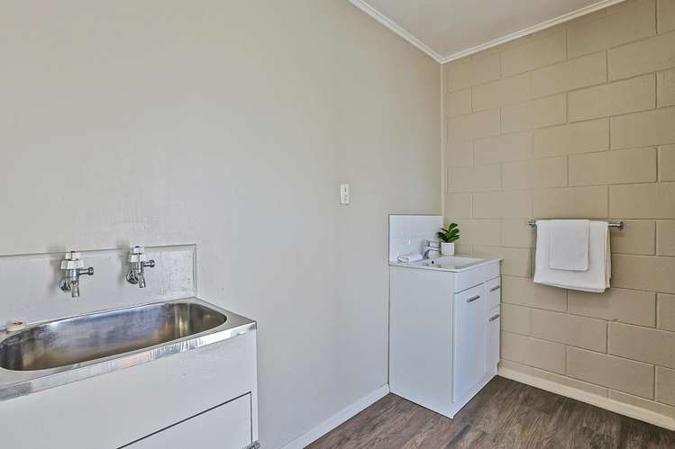 2/65 Middle Road Havelock North_11