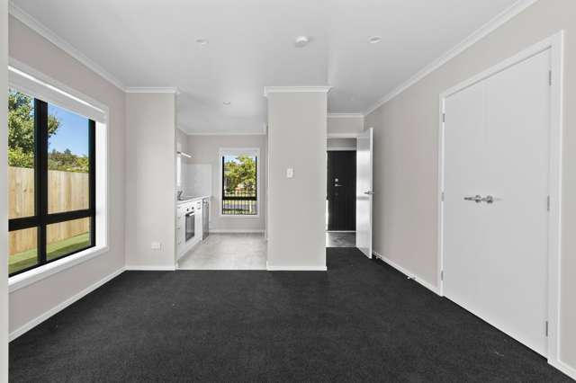2/1 Garthwood Road Hillcrest_3