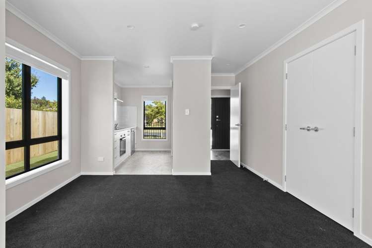 2/1 Garthwood Road Hillcrest_3