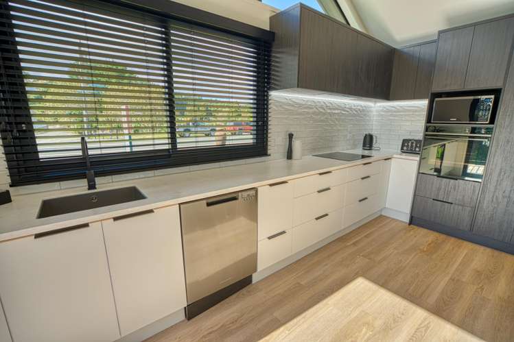 160 Coulson Road Paroa_7