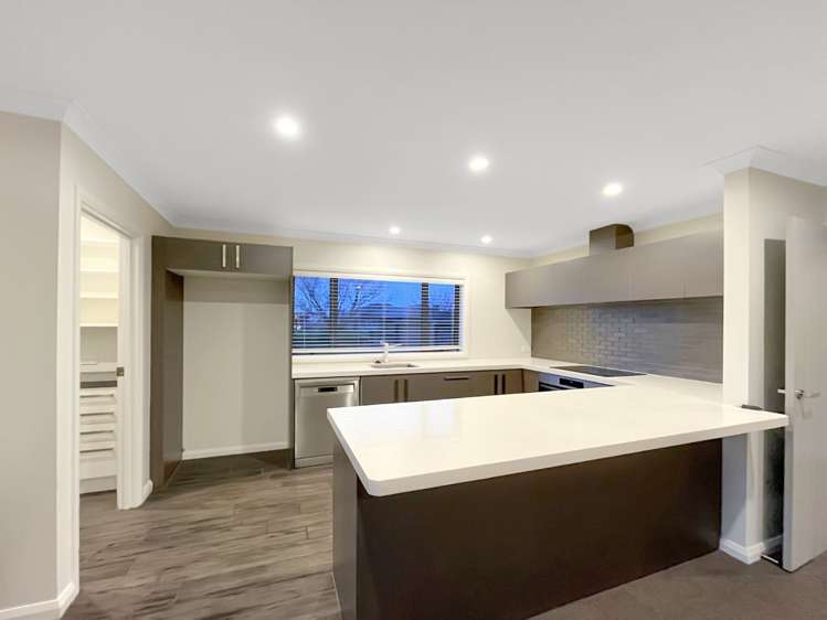 7 Monaco Grove Fitzherbert_2