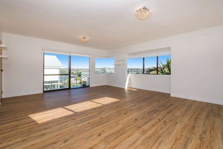 10 Newburn Road Waiake_1