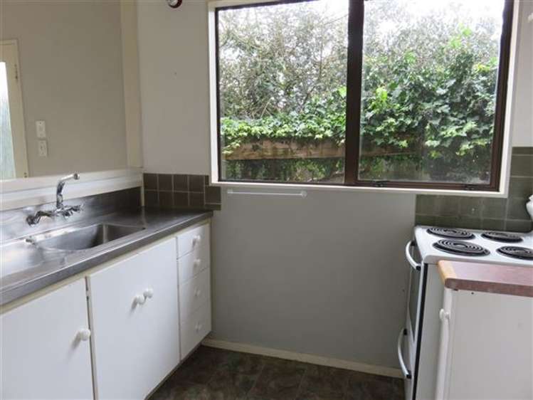 2/80 Sylvan Crescent Te Atatu South_5