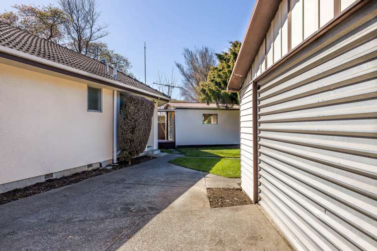 21 Oakley Crescent Hornby_10