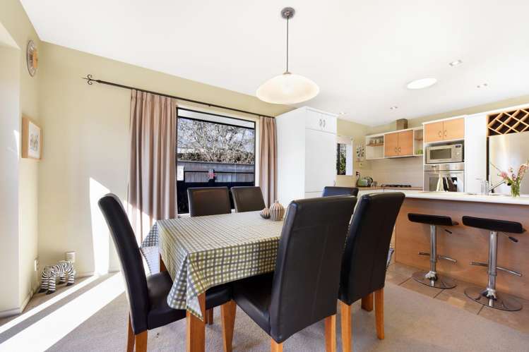2 Strawberry Grove Richmond_7
