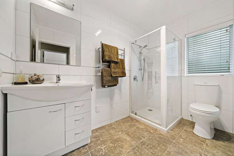 4/10 Lush Avenue Saint Johns_10