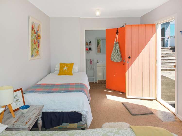 7 Hennessy Street East Foxton Beach_18