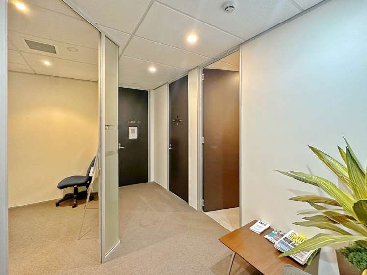 Unit 2B/5 Ceres Court Rosedale_1