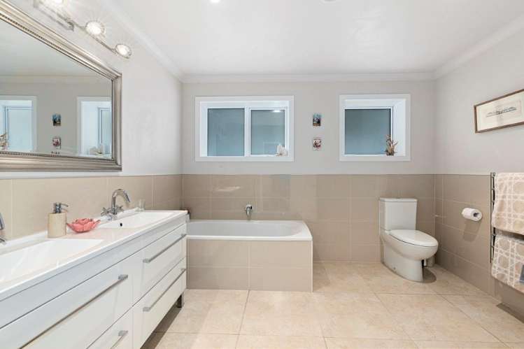 240 Mill Flat Road Riverhead_21