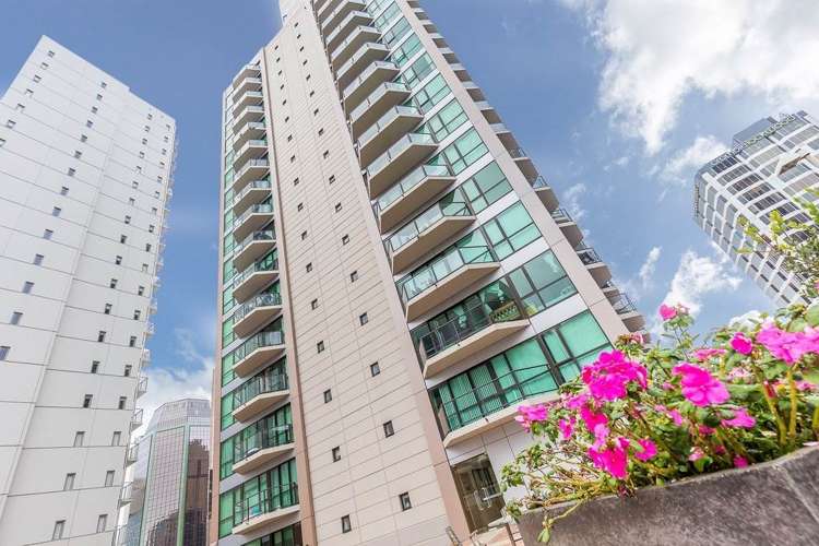 10J/76 Albert Street City Centre_12