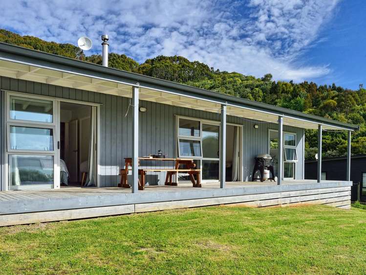 9 Seaview Drive Māhia Beach_0