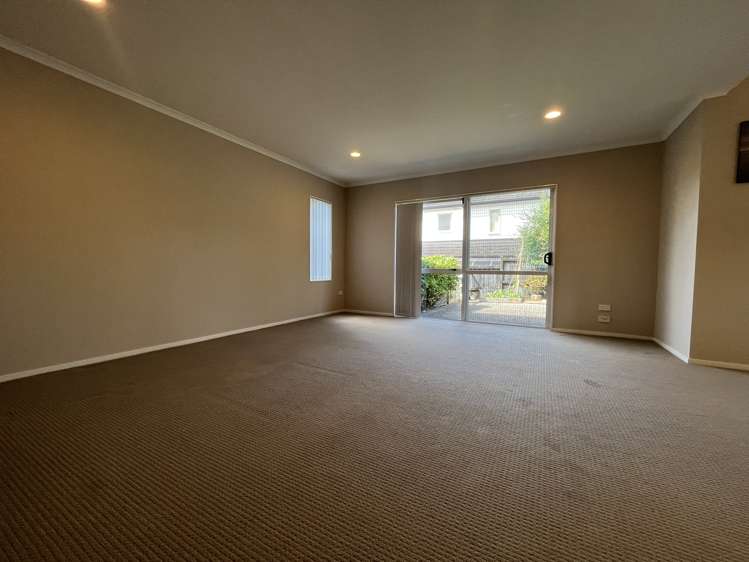 10 Seresin Crescent Flat Bush_2