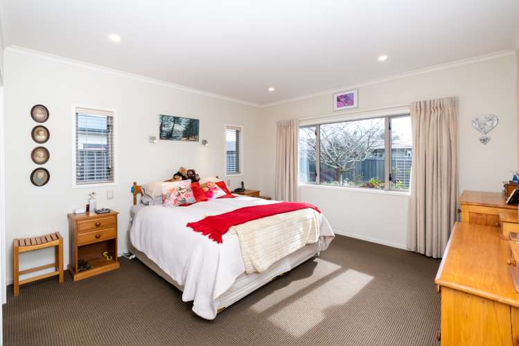 33 Delta Mews Place Clive_16