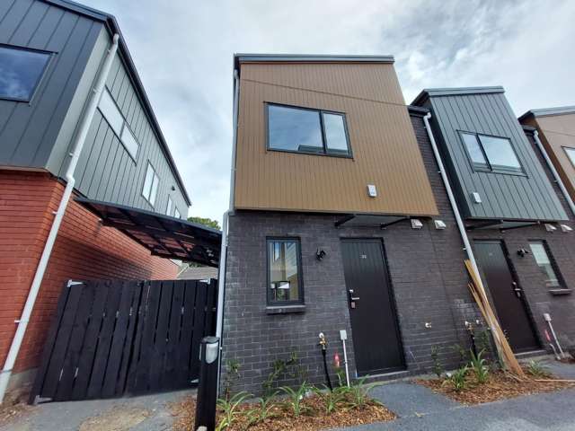 Cozy Townhouse in Mt Wellington