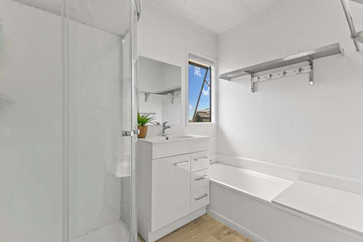 213 Mahia Road Wattle Downs_11