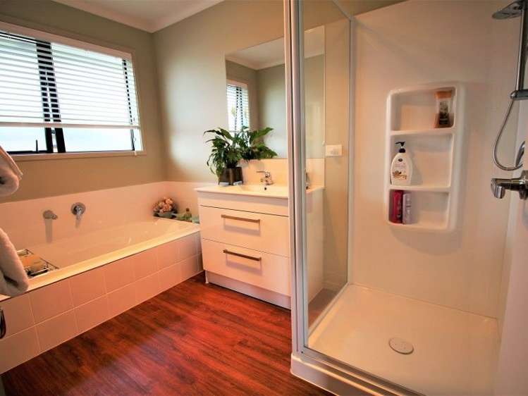 37 Plescher Crescent Leamington_14