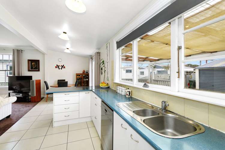 49 Awamutu Grove Waiwhetu_10