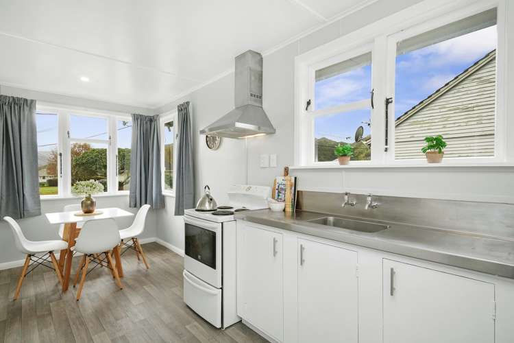 76 Strand Crescent Naenae_10