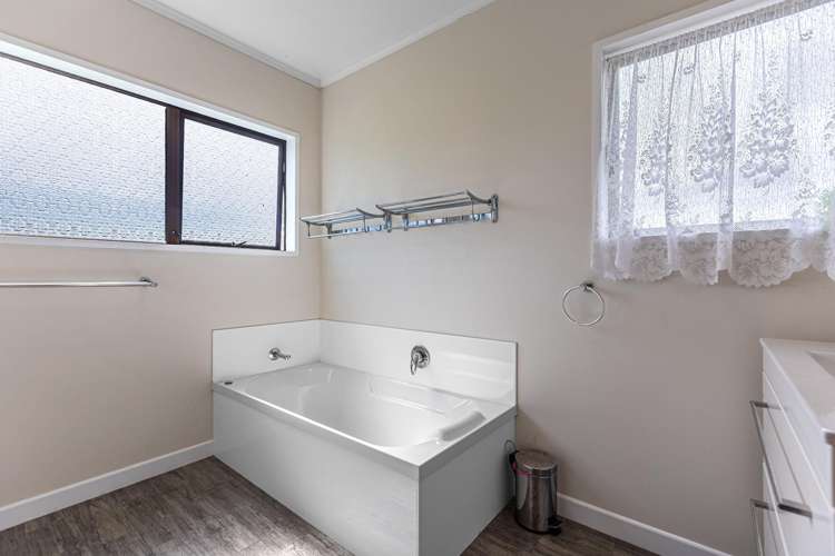 156 Levers Road Matua_10