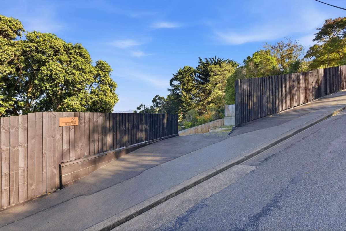 21 Bridle Path_2