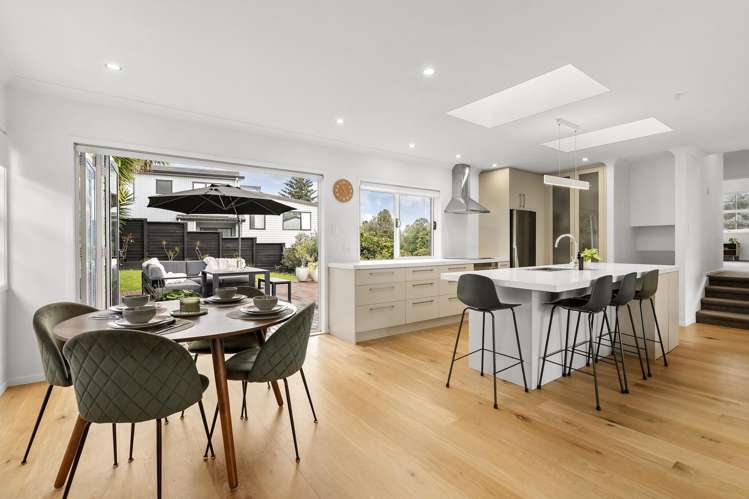 16 Pickwick Parade Mellons Bay_9