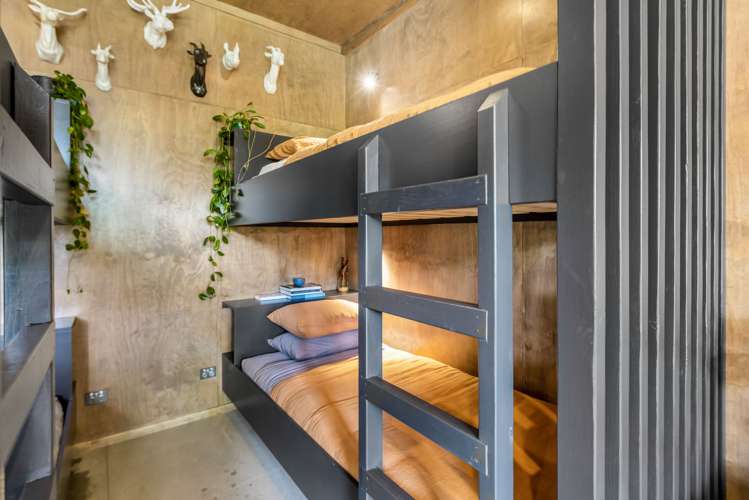 216 Constable Road Muriwai Beach_24