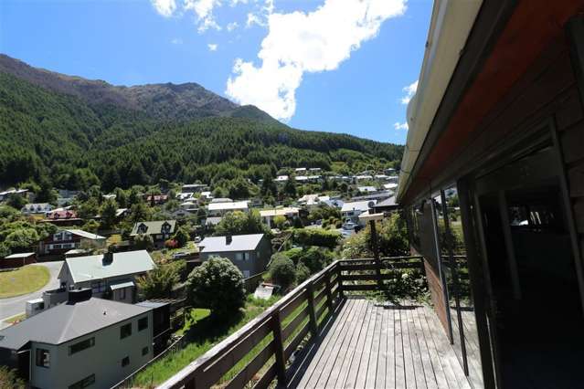 6 Mackinnon Terrace Fernhill/Sunshine Bay_2