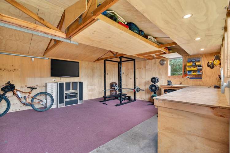 921 Willowpark Road North Mayfair_19