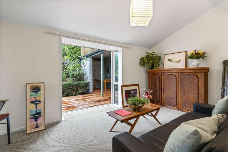 1082 Sandspit Road Sandspit_13