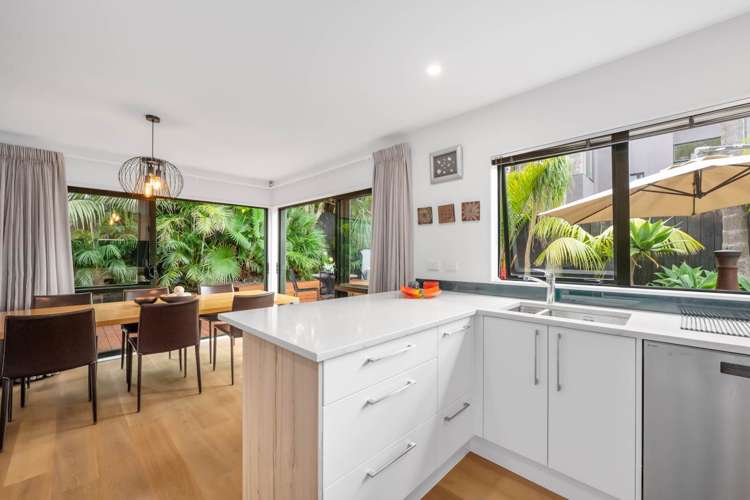 42 Merani Street Narrow Neck_13