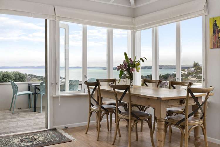 5 Colmar Road Mellons Bay_12