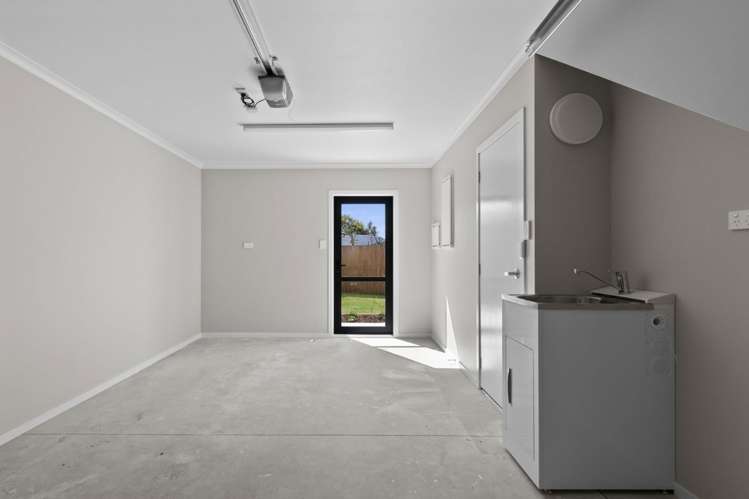 2/1 Garthwood Road Hillcrest_18