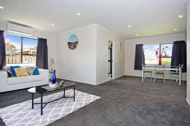 1/6 Hatherly Place Clendon Park_1