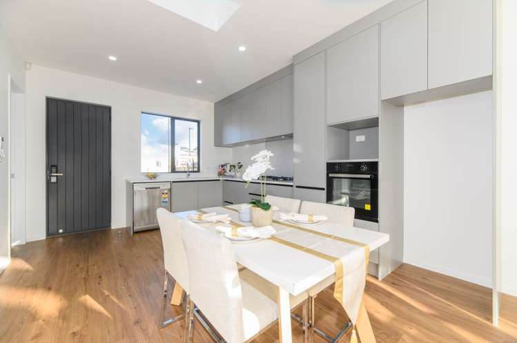 14 Taiororua Avenue Massey_9