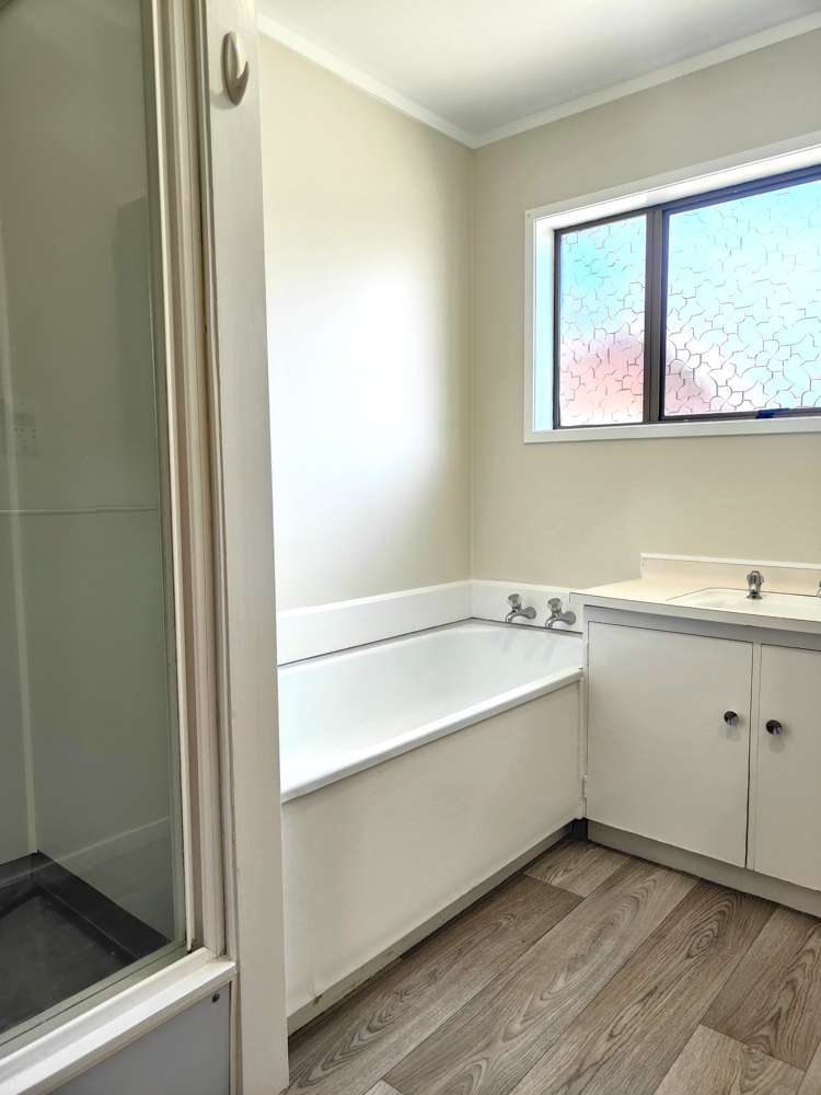 2/4 Rachael Place Farm Cove_7