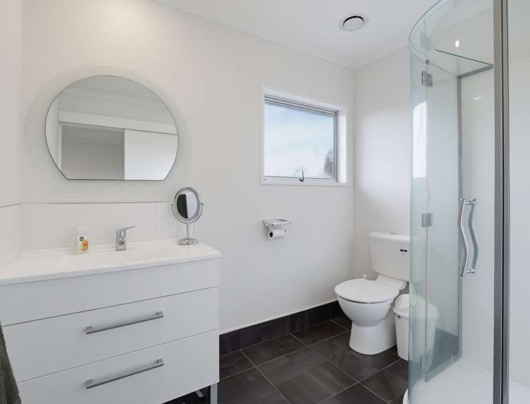 8 Aintree Crescent Awapuni_21
