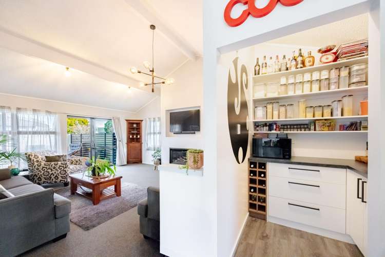 402 Park Road South_4