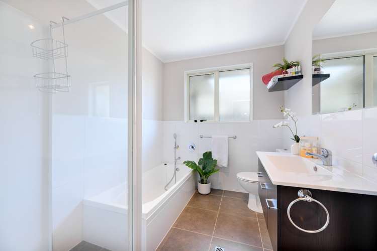 70 Kelman Road Kelston_11