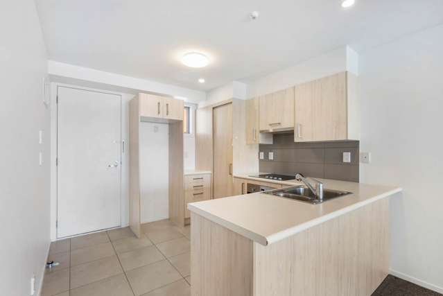 215/17 Link Crescent Stanmore Bay_3