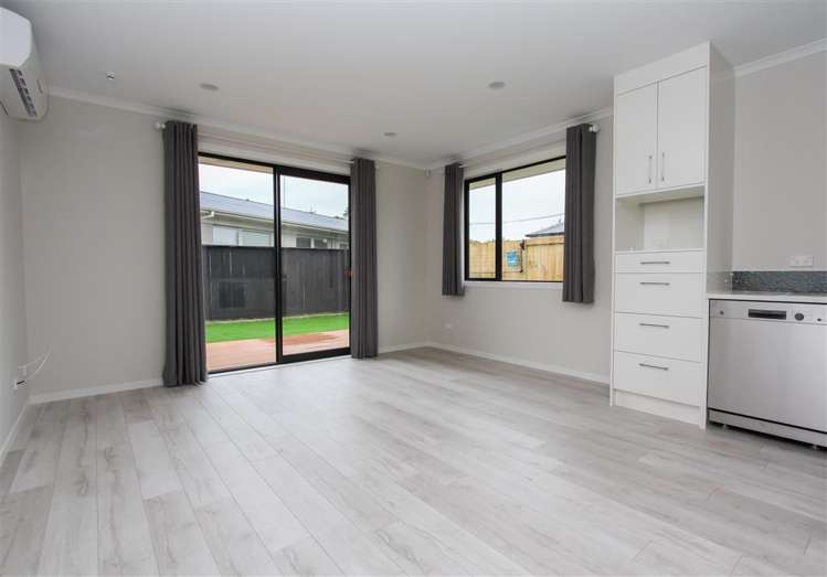 2/8A Rutherford Street 1053_6