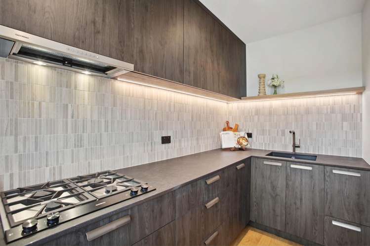 28a Oliver Twist Avenue Mellons Bay_17