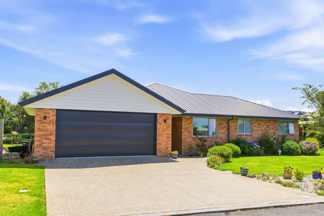 Modern living with beautiful surrounds