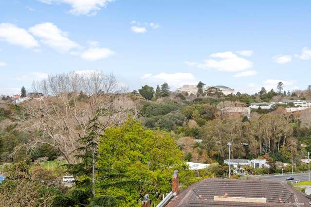 Rare Found 2 Bed 2 Bath by Uni Precinct
