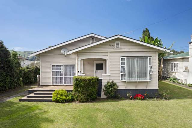 Charming Bungalow on Taitua Street!