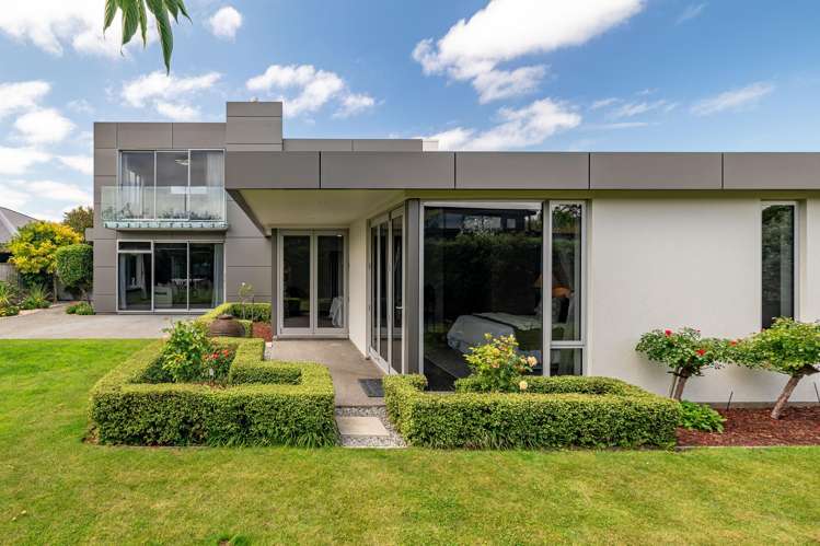 10 Hatton Court Northwood_24