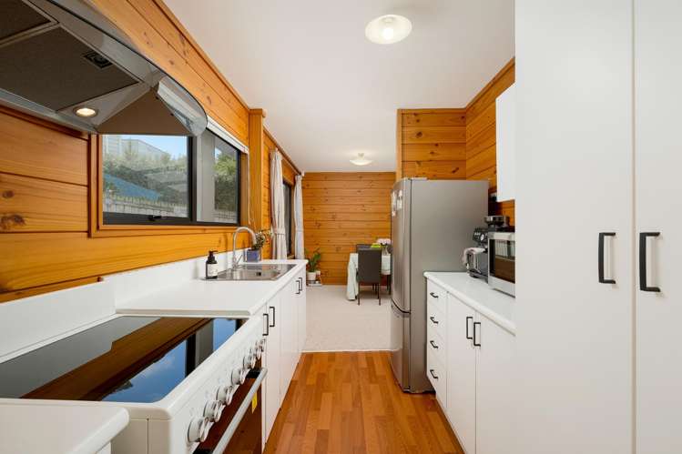 5/7 Duncan Avenue Te Atatu South_14