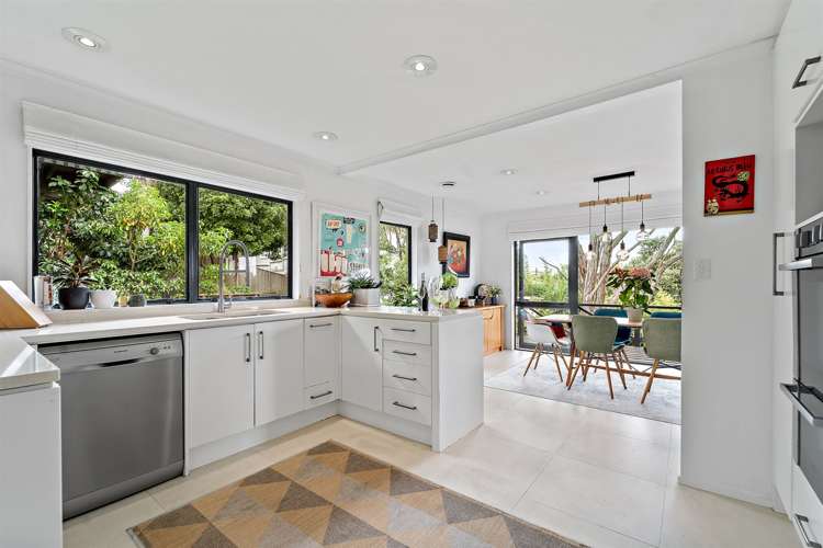 2/2 Parr Terrace Castor Bay_5